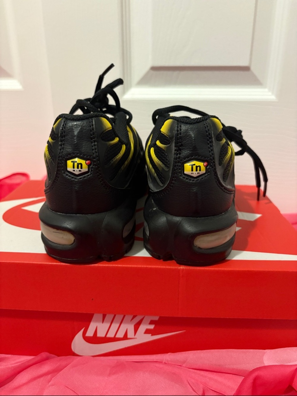 Nike Grade School Air Max Plus- Black and Yellow size 4Y - Picture 10 of 16